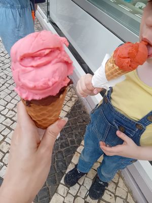 One strawberry cone and one raspberry and chocolate fondant cone. All vegan. at Lila Vanilla in Alvor