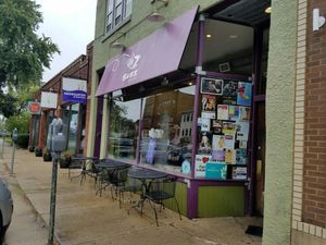 outside at Buzz Cafe in Oak Park