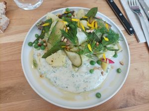 Salade froide pommes de terre et taizizki at Chardon  in Angers