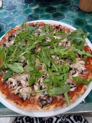 My pizza with vegan cheese, rocket and mushroom at Trattoria L'Allegria in Alvor