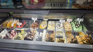 Counter - vegan options are labelled at Ca la Lola in Peratallada
