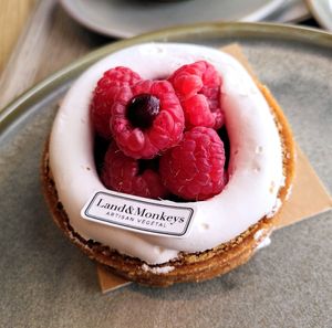 Raspberry Tart at Land & Monkeys - Père Lachaise   in Paris