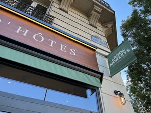 Fachada da loja próximo ao cemitério Père Lachaise at Land & Monkeys - Père Lachaise   in Paris