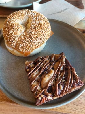 Nordic bagel and browkie at Land & Monkeys - Père Lachaise   in Paris