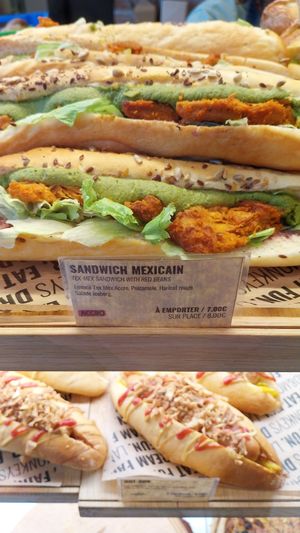  at Land & Monkeys - Père Lachaise   in Paris