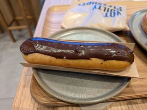 Eclair au chocolat at Land & Monkeys - Père Lachaise   in Paris