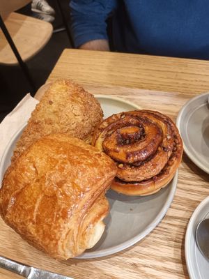 Chausson aux pommes, babka et pain au chocolat. 3 délices ! at Land & Monkeys - Père Lachaise   in Paris