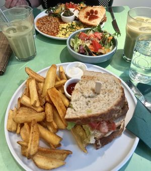 Tempelsandwich + Tempelfrühstück  at Katzentempel Berlin Mitte in Berlin