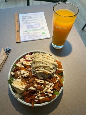 Tigerbowl at Katzentempel Berlin Mitte in Berlin