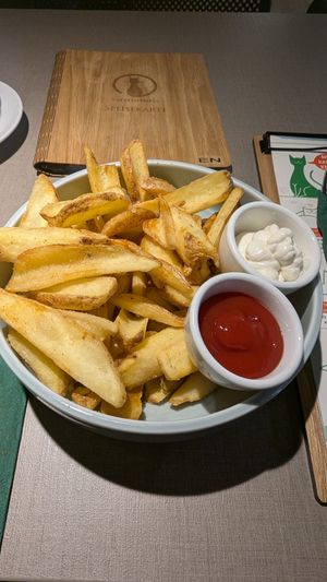 Fries at Katzentempel Berlin Mitte in Berlin
