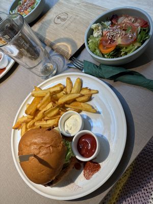 Vegan Burger   at Katzentempel Berlin Mitte in Berlin