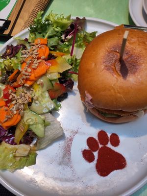 Old cat lady burger at Katzentempel Berlin Mitte in Berlin