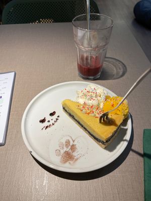 Schleckermäulchen (Cheesecake)  at Katzentempel Berlin Mitte in Berlin