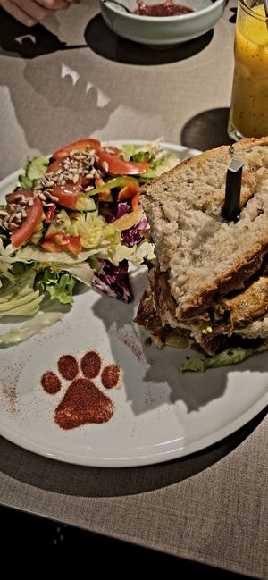 Temple sandwich at Katzentempel Berlin Mitte in Berlin