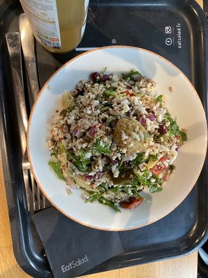 Vegan pokebowl   at Eat Salad in Pau