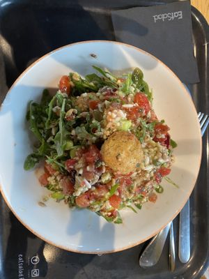 Vegan pokebowl  at Eat Salad in Pau
