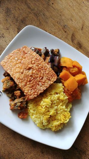 i don't really like to eat so much rice but their yellow rice smelled so tempting.......... xD at 9 Warung in Ubud