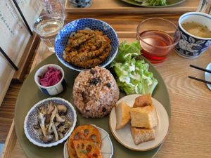 Gluten free plate with five side dishes at Coret in Tokyo