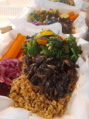 Herb quinoa with garlic sauted mushrooms 🍄, stir fry veggies with soup of the day🍲 or salad 🥗  at Chef W Vegan Lunchbox in Nassau