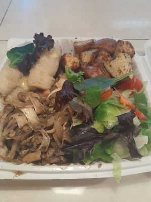 Jerk jack fruit & mushroom stir fry veggies with soup of the day🍲 or salad  🥗  at Chef W Vegan Lunchbox in Nassau