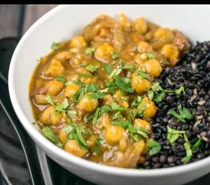 Wild rice ,curry and coconut 🥥 chickpea, plantain and fresh herbs 🌿 stir fry veggies with soup of the day🍲 or salad  🥗  at Chef W Vegan Lunchbox in Nassau