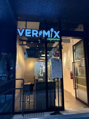 Vegan options available    at Verimix - Le Quest in Central Singapore