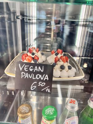 Venga Pavlona   at Souffle Desserdistuudio in Tallinn