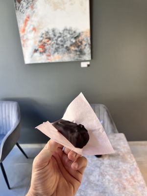 Vegan protein snikers   at Souffle Desserdistuudio in Tallinn
