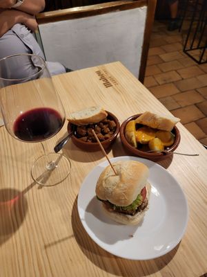Teriyaki, papas, burger at El Rastrel Etic Cafe in Salamanca