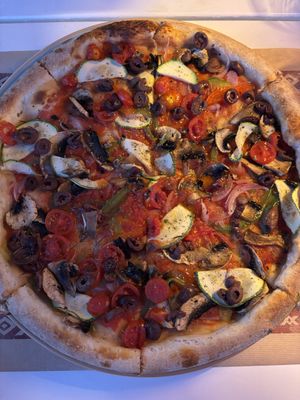  Vegan pizza   at To Zimaraki in Folegandros