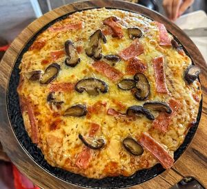 Mushroom pizza at YUANQI VEGGIE - 元氣素食 in Kuching