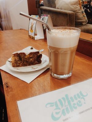 New vegan banana cake and chaï latte with soy milk  at What The Cake in Strasbourg