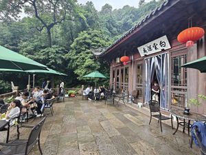 Alfresco dining at Tao Guang Cha An - 韜光茶庵 in Hangzhou
