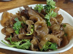Black fungus with sesame oil at San Jie Yuan Vegetarian - 三界园素食生活馆 in Chizhou