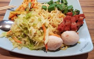 Noodles with vegetables at Eight Immortals Vegetarian 八仙素食园 - Admiralty Place in North Singapore