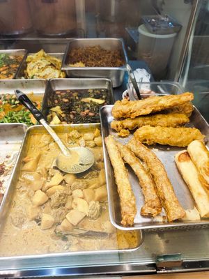 Variety of dishes at Eight Immortals Vegetarian 八仙素食园 - Toa Payoh in Central Singapore