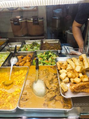 Variety of dishes at Eight Immortals Vegetarian 八仙素食园 - Toa Payoh in Central Singapore