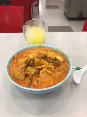 3.50 curry noodles.  at Eight Immortals Vegetarian 八仙素食园 - Boon Lay Place in West Singapore
