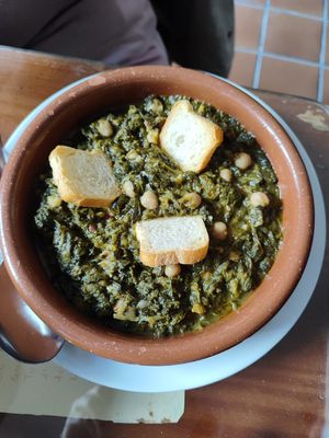 Espinacas con garbanzos at Bar Casa Paca in Sevilla