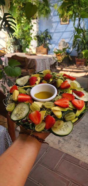 Ensalada con frutos del bosque at Ganesha Restaurante Vegetariano in Cuautla