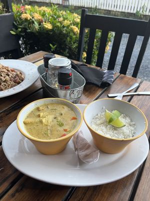 Green Curry with tofu, veggies and rice  at Nice 'n Spicy in Roatan