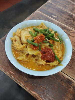 Lontong  at Ren Yi Vegetarian in Northeast Singapore