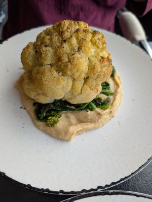 Roasted Cauliflower with Hummus and Turnip Greens at Mindset Restaurante in Colares