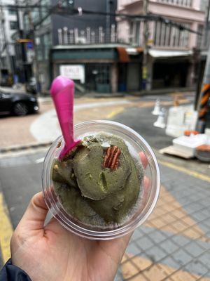 Green Tea and Peanut Icecream  at Dugong Ehwa  in Seoul