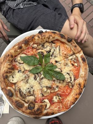 vegan funghi  at Slap Pizza in Frankfurt