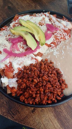 Chilaquiles acompañados de frijolitos at Alijuan Café in Mexico City
