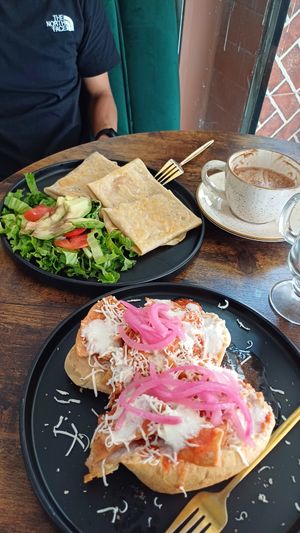Burritos y molletes con chilaquiles at Alijuan Café in Mexico City