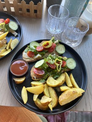 Veggie toast with tahini  at George Bistro 33 in Crete