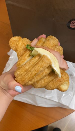 Croissant salato con affettato veg e camembert   at Siènda in Cagliari