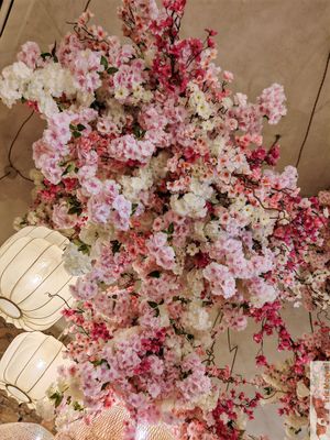 Flower deco at Bloom Sushi in Lyon